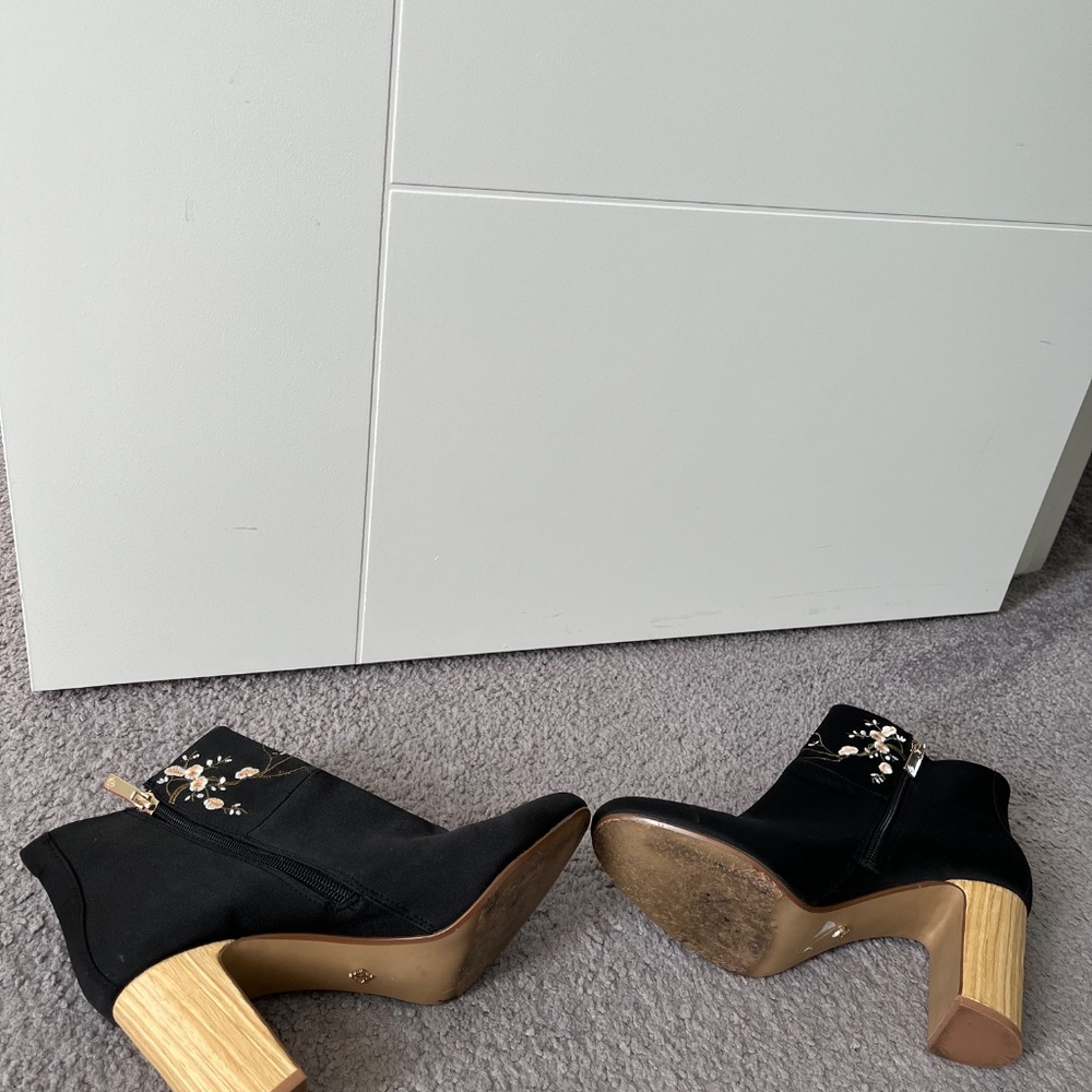 Embroidered shoes - Picture 4 of 4